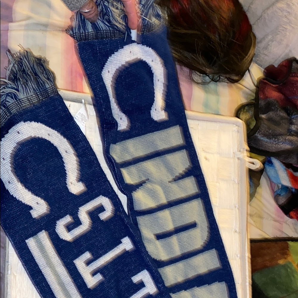 💋 Blue and White colts scarf fringed blue & white with the horseshoe emblem